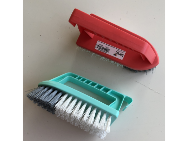 90702 - TRENDY súrolókefe vasalóforma (ARIX 67508)